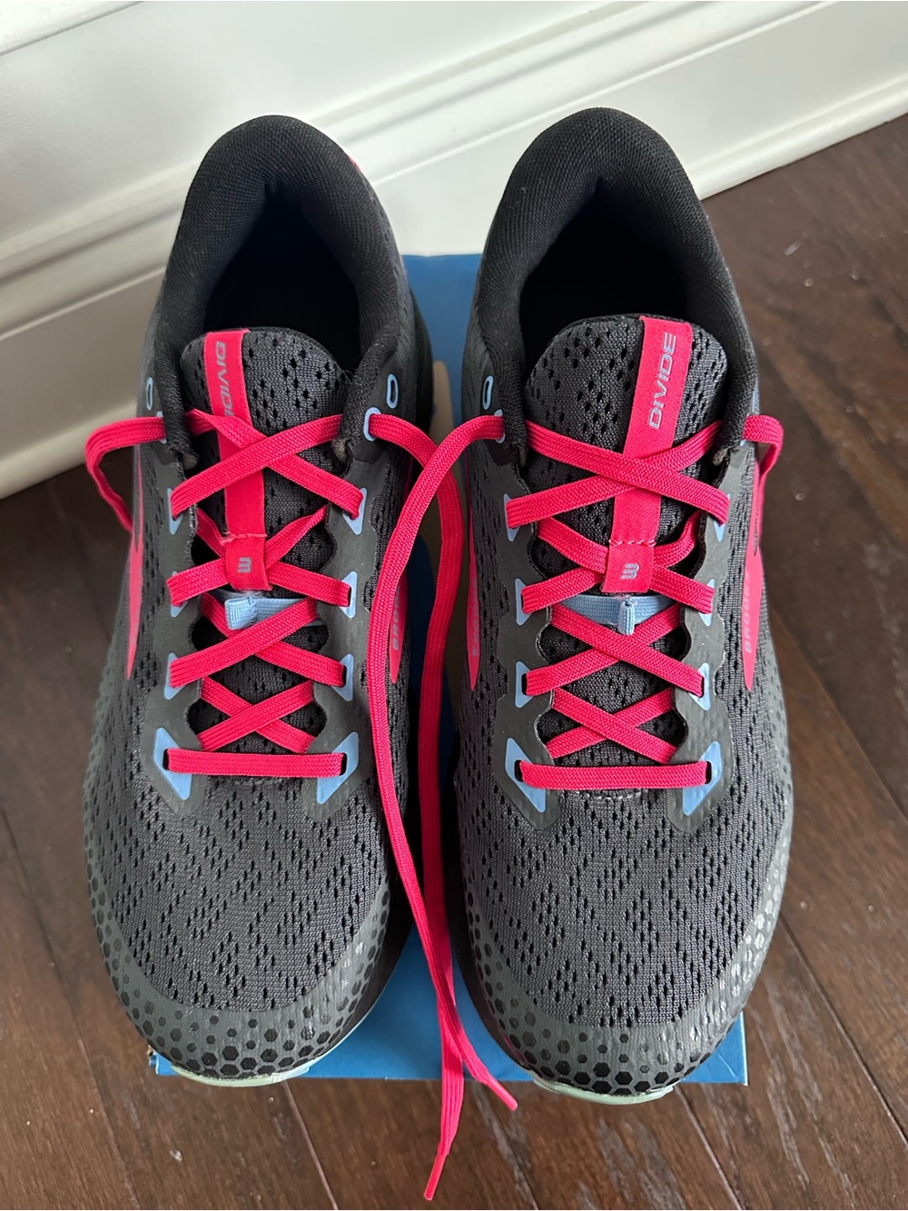 Brooks Women's Divide 3 Trail Running Shoes with Bright Pink Accents, size 10.5 - Picture 3 of 7